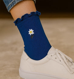 Qorapa LaraLara royal blue ribbed crew socks with white daisy embroidery and a playful ruffle trim cuff.